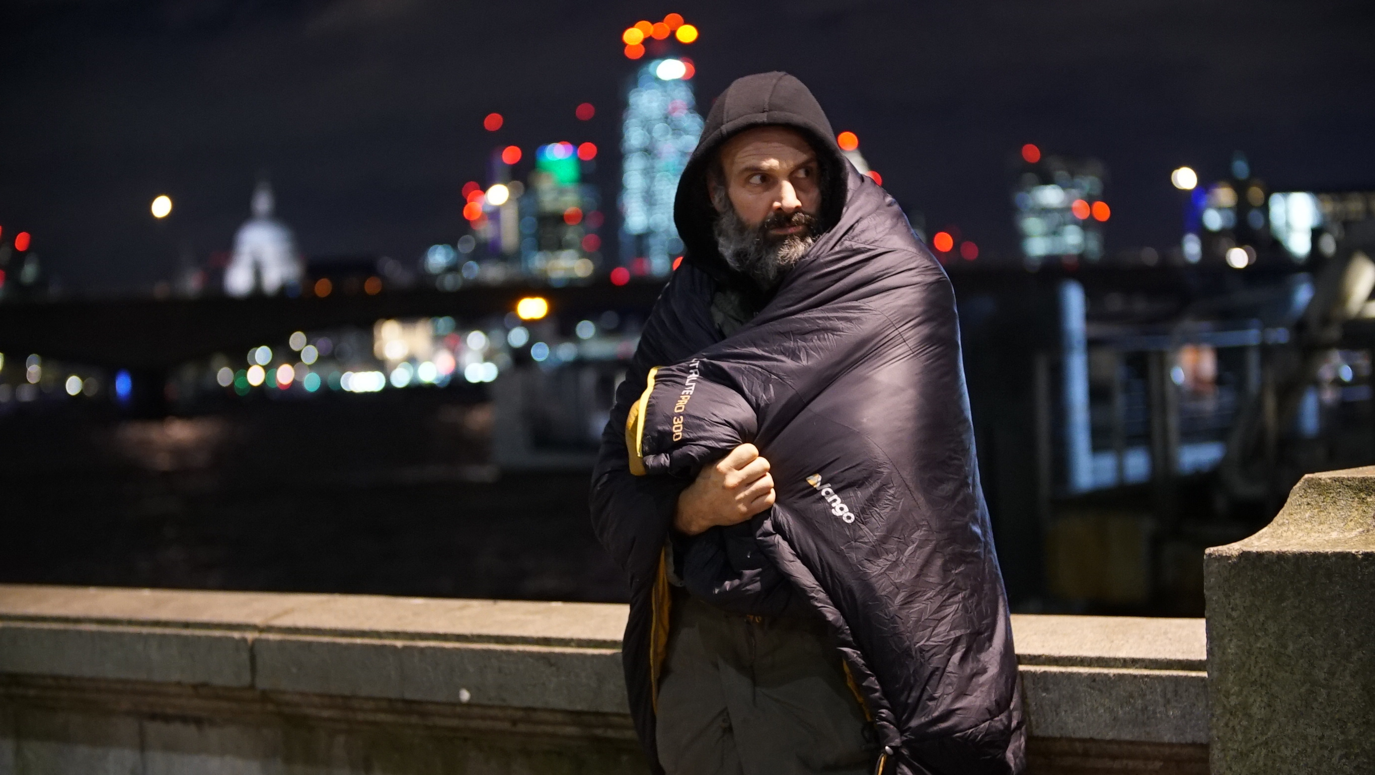 Ed Stafford ile Sosyal Konutlarda 60 Gün