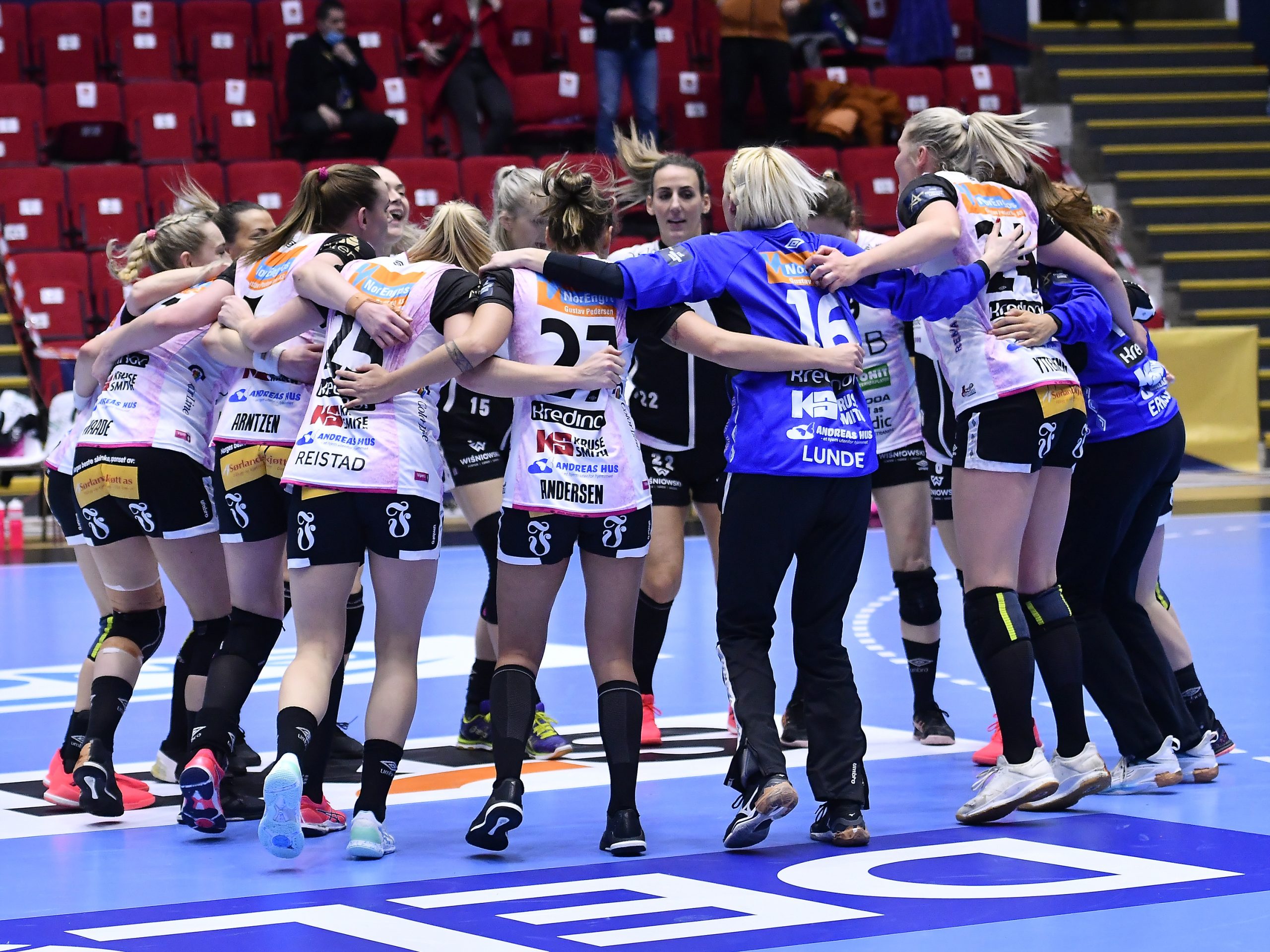 EHF ŞAMPİYONLAR LİGİ VİPERS KRİSTİANSAND-DVSC SCHAFFLER