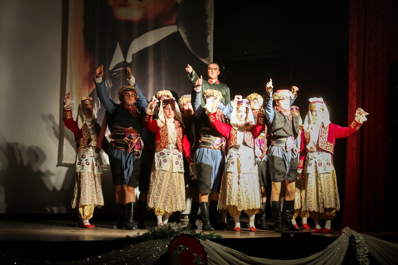 İlk Vals Son Zeybek