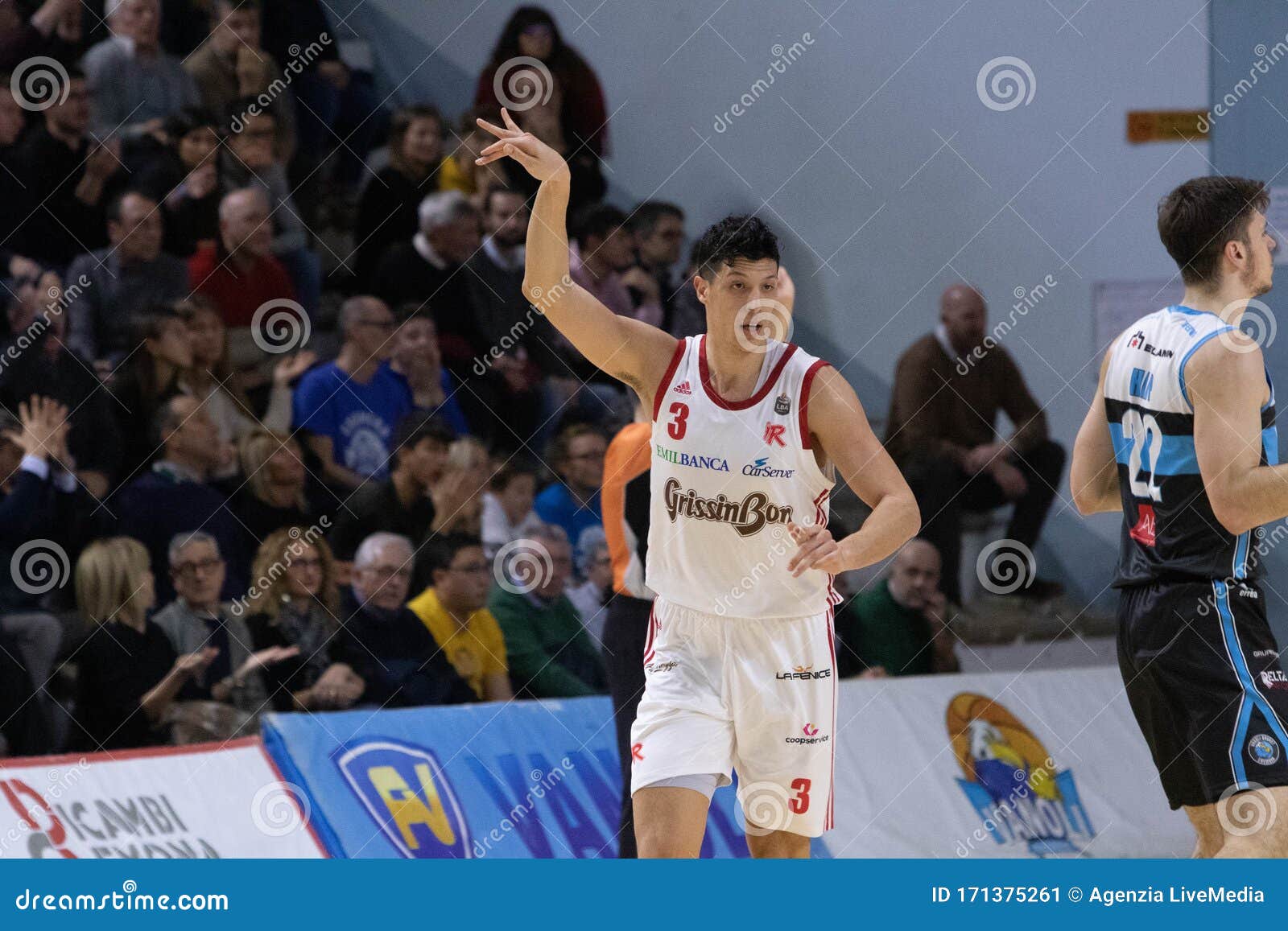 İTALYA ERKEKLER BASKETBOL KUPASI REGGIO EMILIA NAPOLİ BASKET