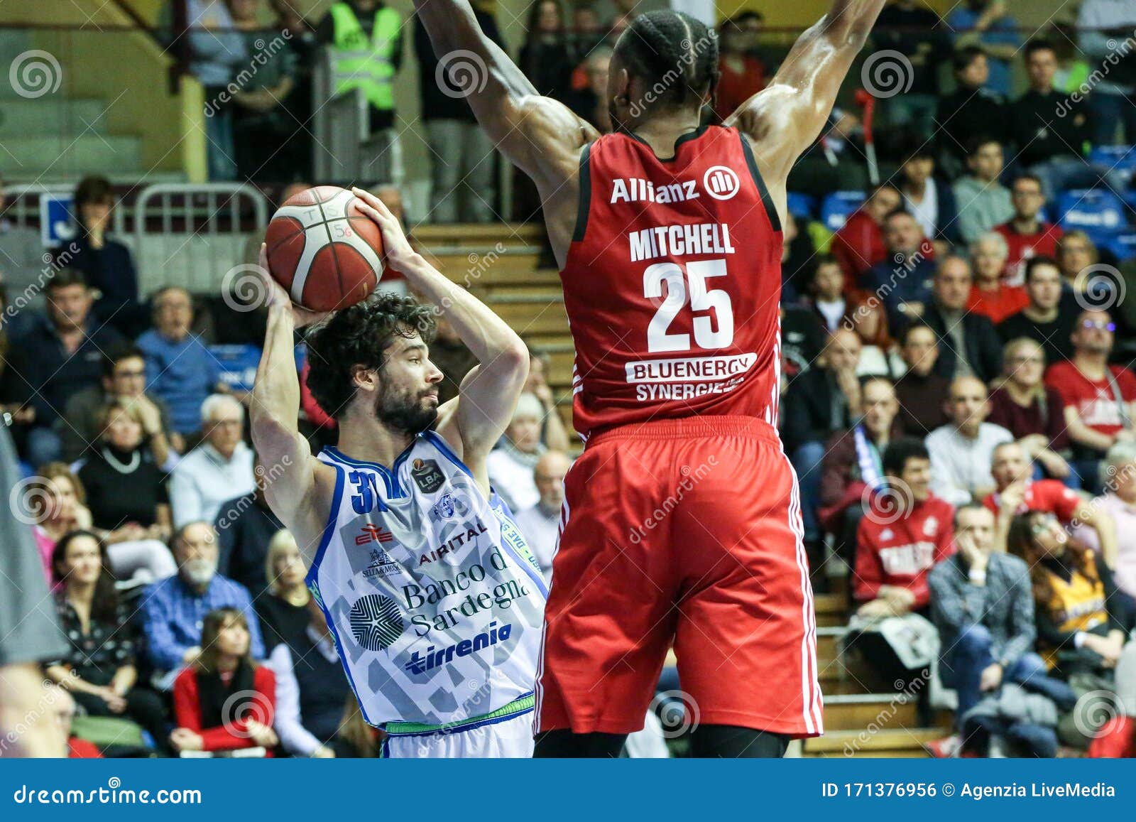 İtalya Erkekler Basketbol Ligi Banco Di Sardegna Sassari - N