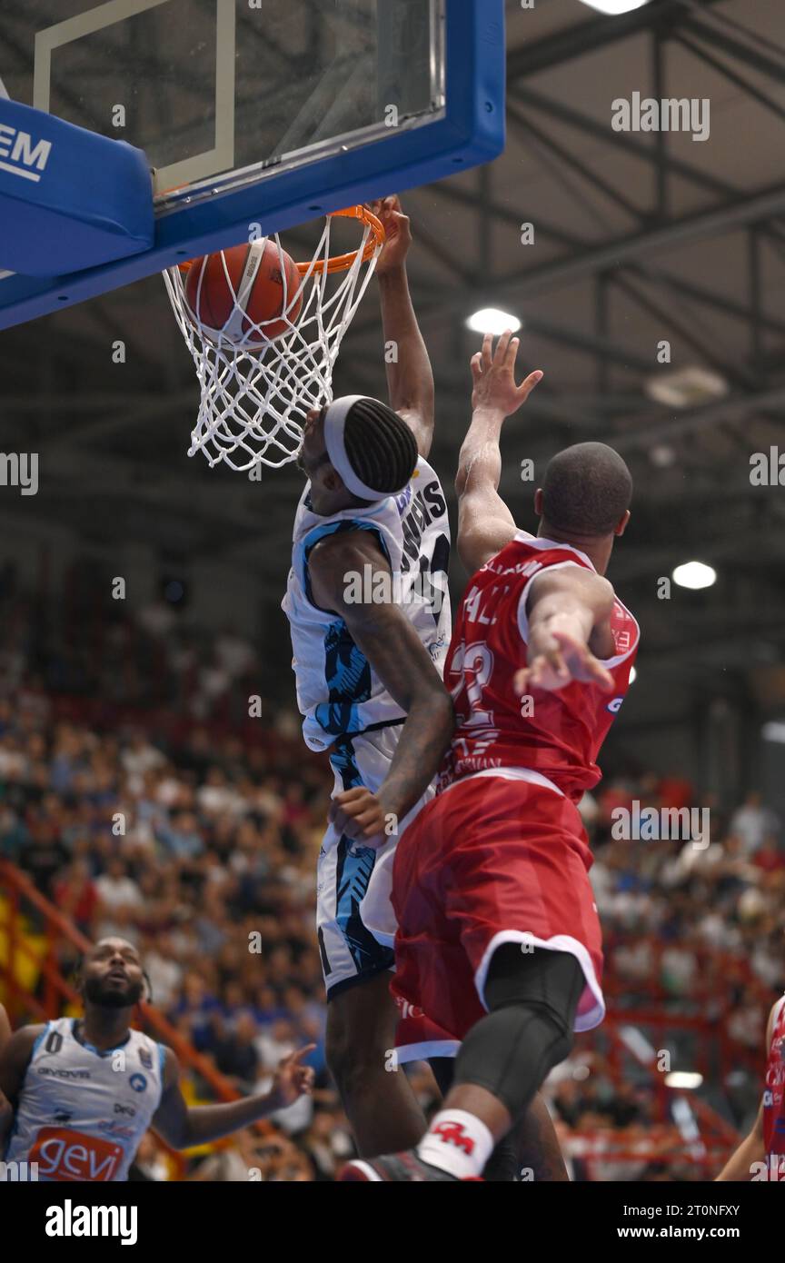 İTALYA ERKEKLER BASKETBOL LİGİ EMPORIO ARMANI MILANO NAPOLI 