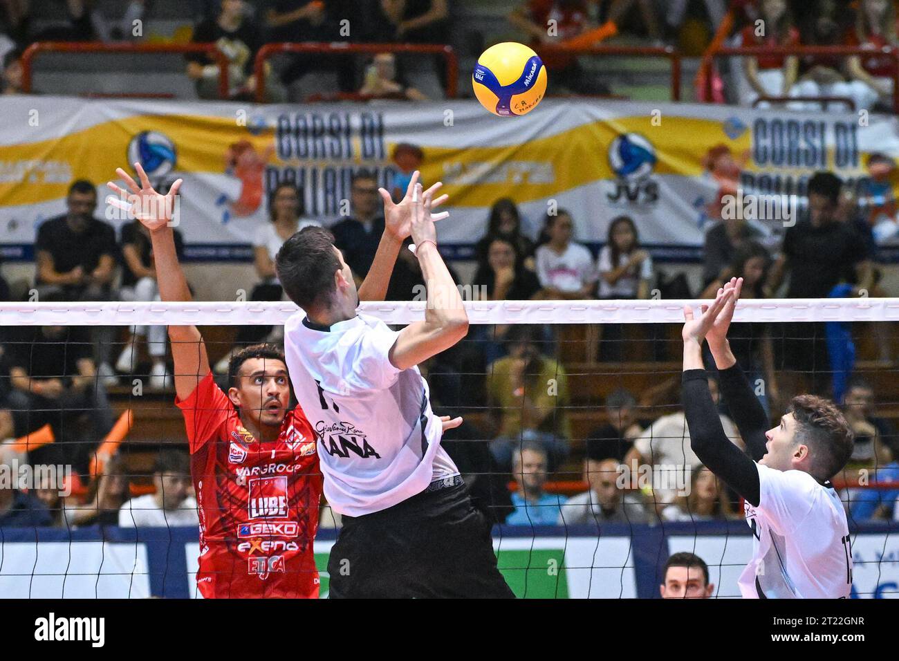 İTALYA ERKEKLER VOLEYBOL LİGİ LUBE CIVITANOVA RANA VERONA