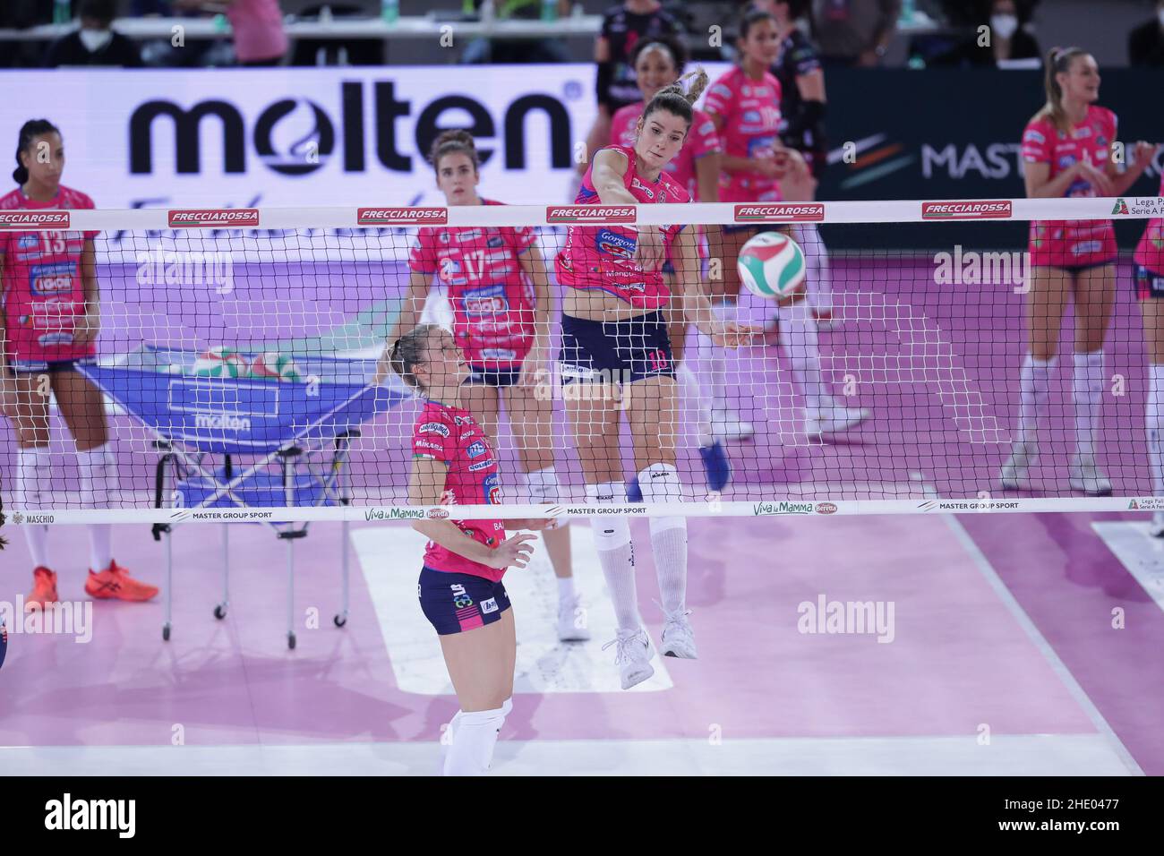 İTALYA KADINLAR VOLEYBOL LİGİ CONEGLIANO - NOVARA