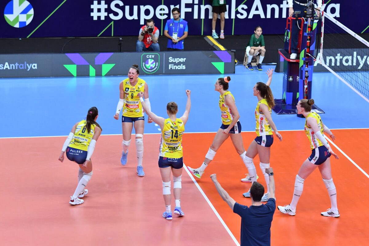 İTALYA KADINLAR VOLEYBOL LİGİ MİLANO - CONEGLIANO