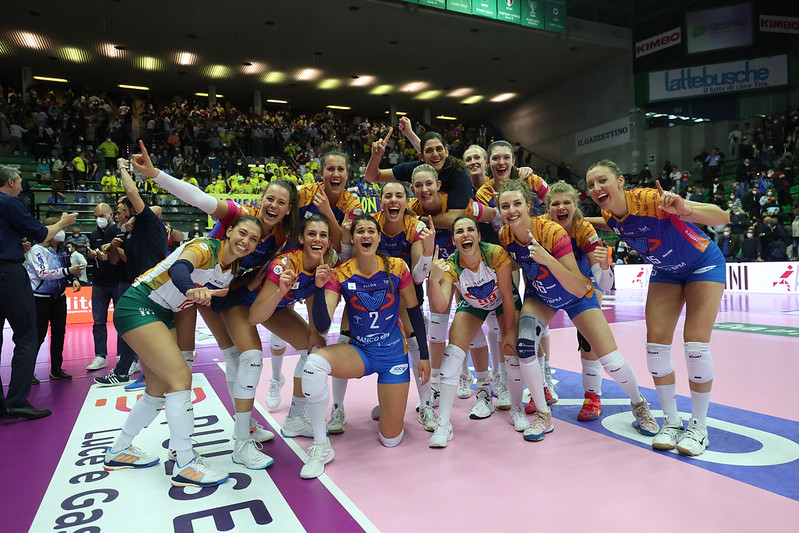 İTALYA KADINLAR VOLEYBOL LİGİ TRENTINO MONZA