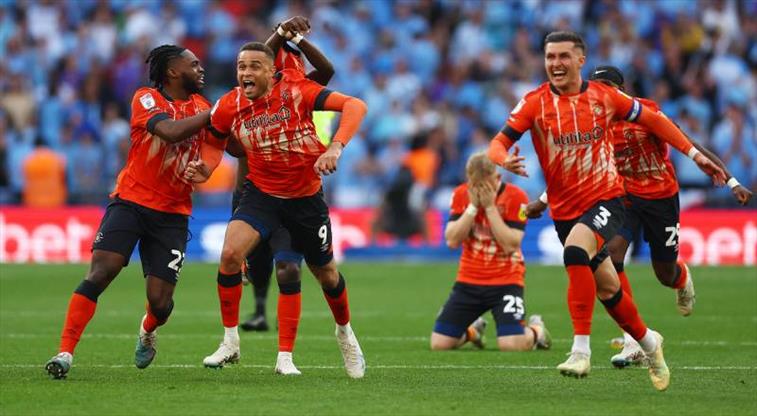 Luton Town - Crystal Palace