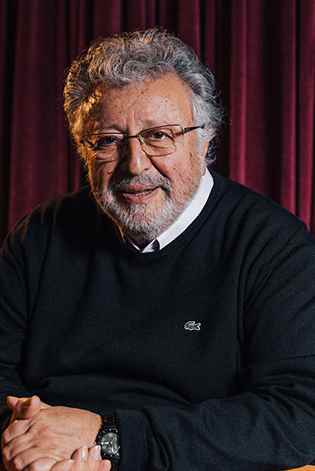 Metin Akpınar