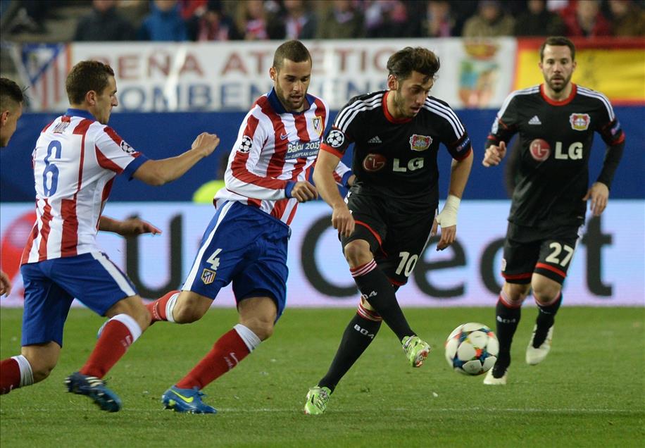 Şampiyonlar Ligi Futbol Karşılaşmasıb. Leverkusen - Mılan