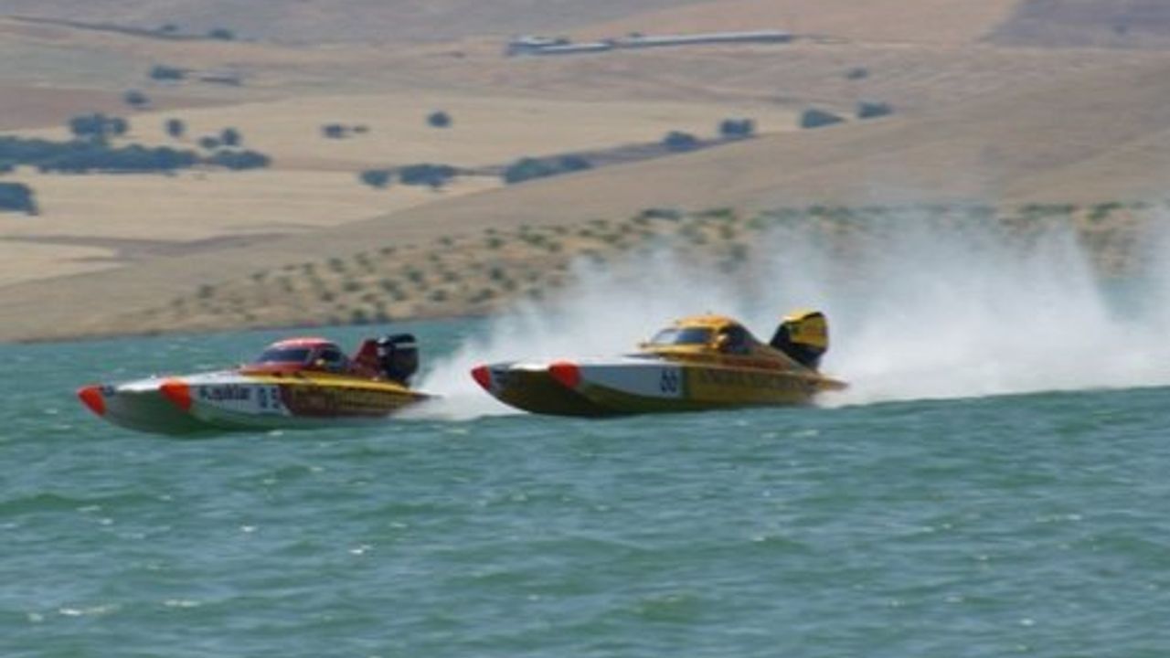 Sürat Teknesi Yarışı