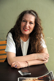 Suzan Kardeş