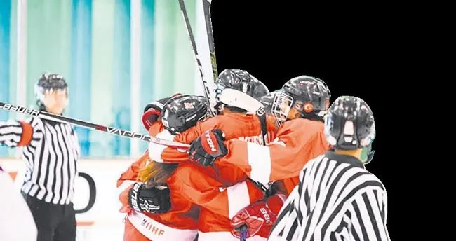 U18 BUZ HOKEYİ TÜRKİYE - İZLANDA