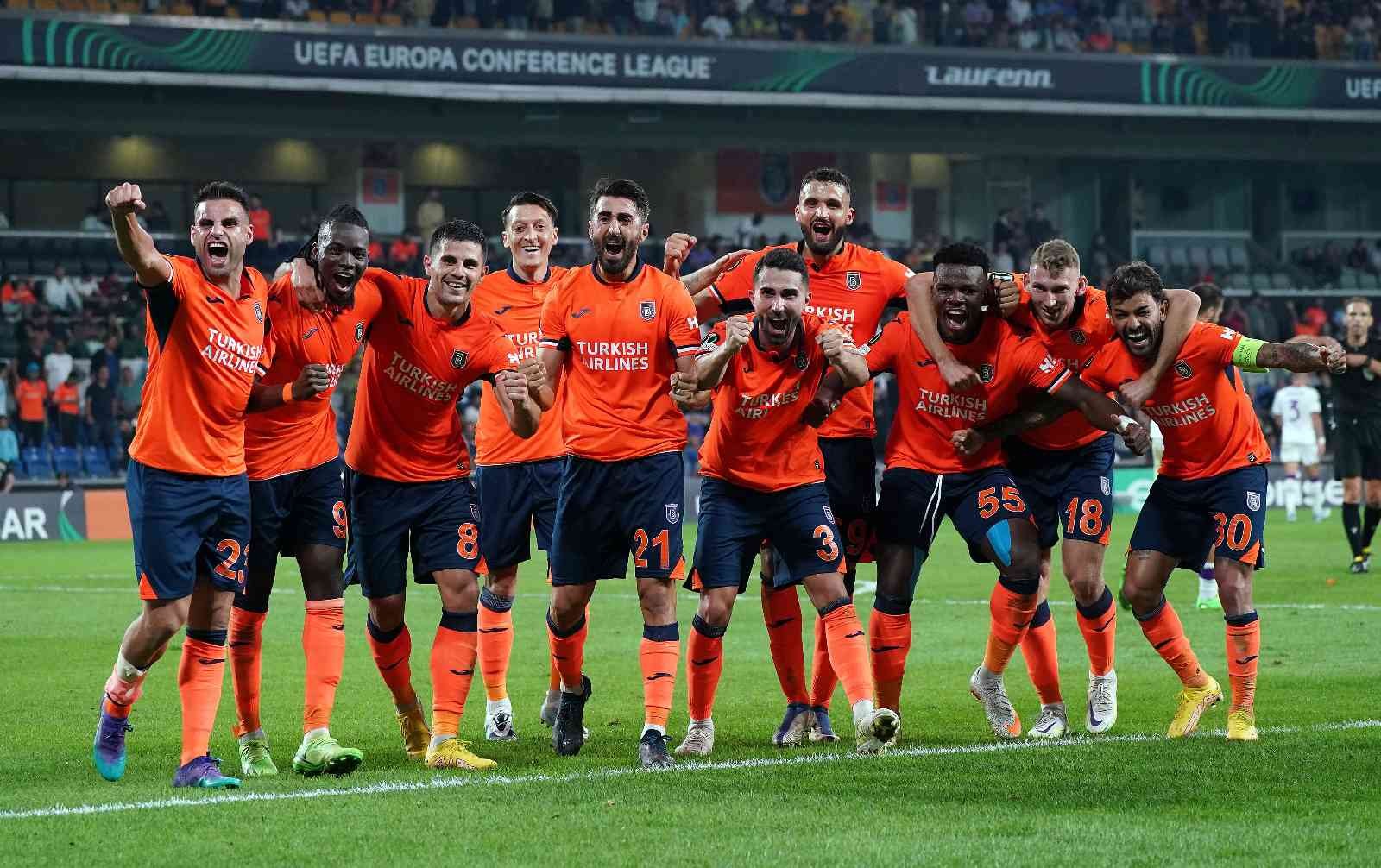 Uefa Avrupa Konferans Ligiplay Offst. Patrıcks - Başakşehir