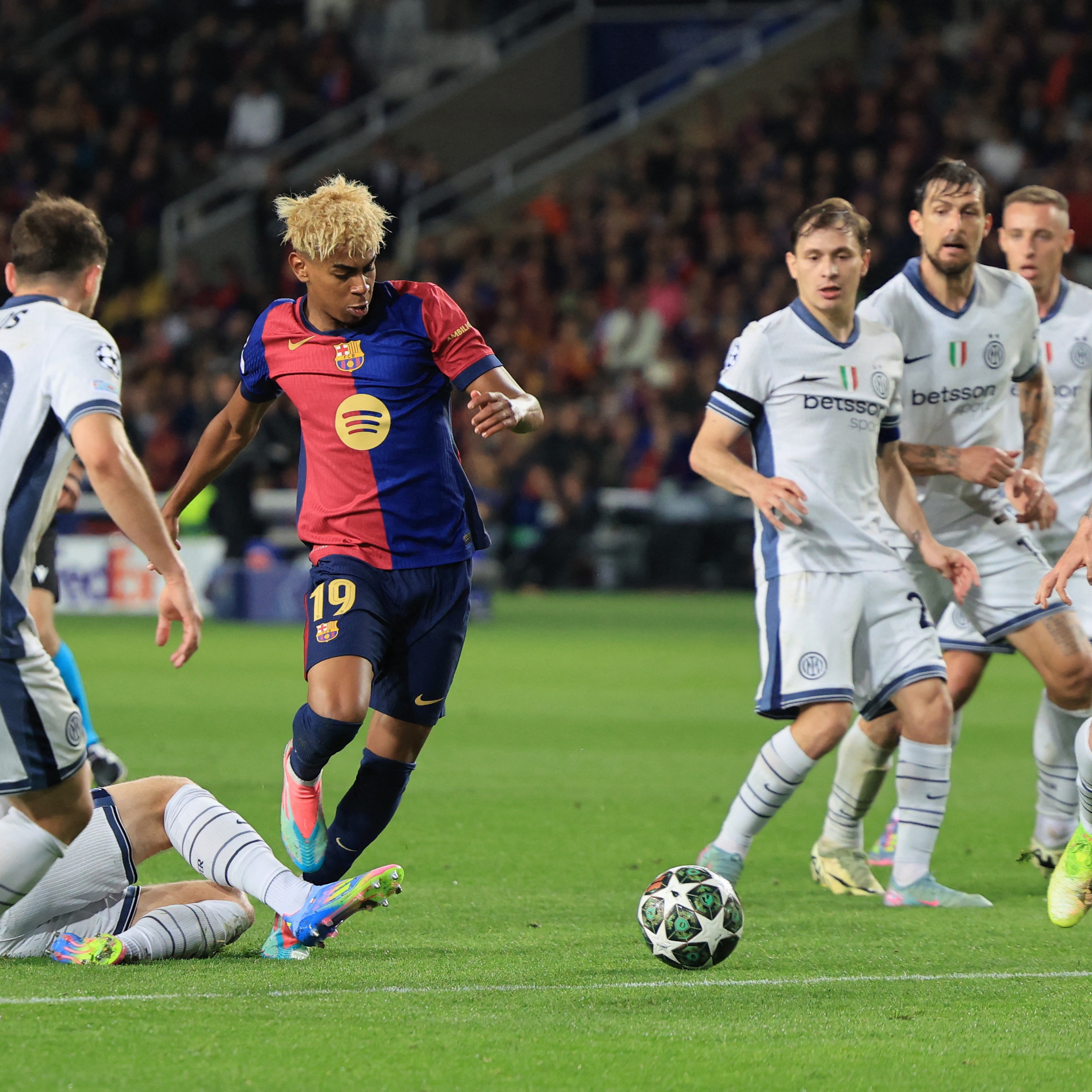 UEFA Şampiyonlar Ligi Yarı Final Futbol Karşılaşması Özetler