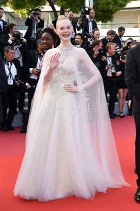 (v) Elle Fanning
