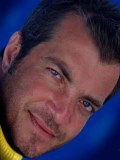 Varol Yaşaroğlu